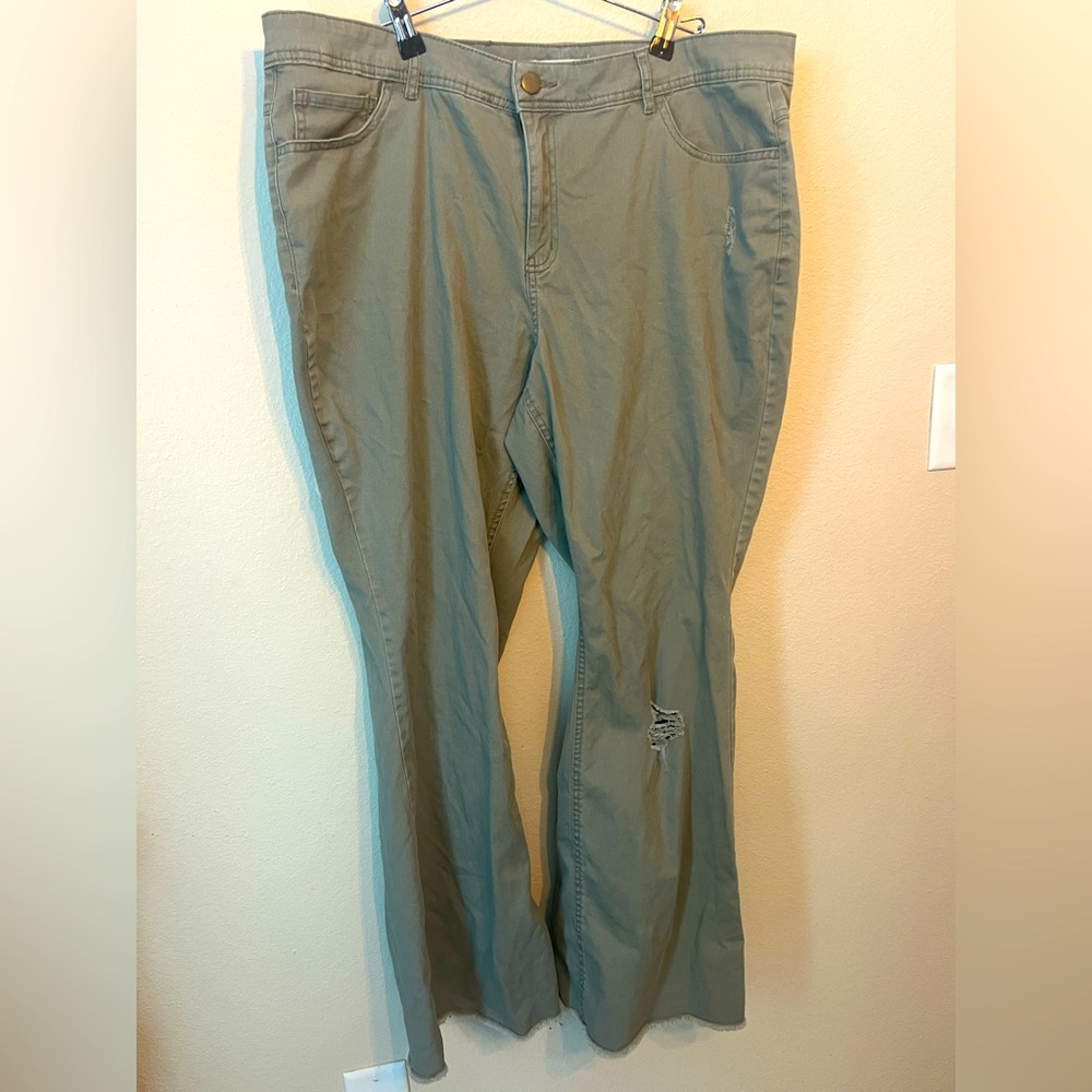 CATO Army green pants with decorative holes Size 18